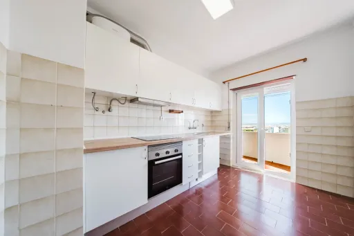 T2 Renovado com Varanda e Vista Mar em Peniche
