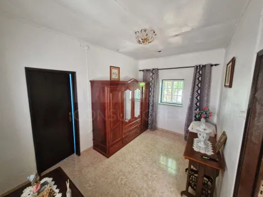 Quintinha com Moradia T2, Anexo/Armazém e Terreno de 1.247 m² em Foros de Salvaterra