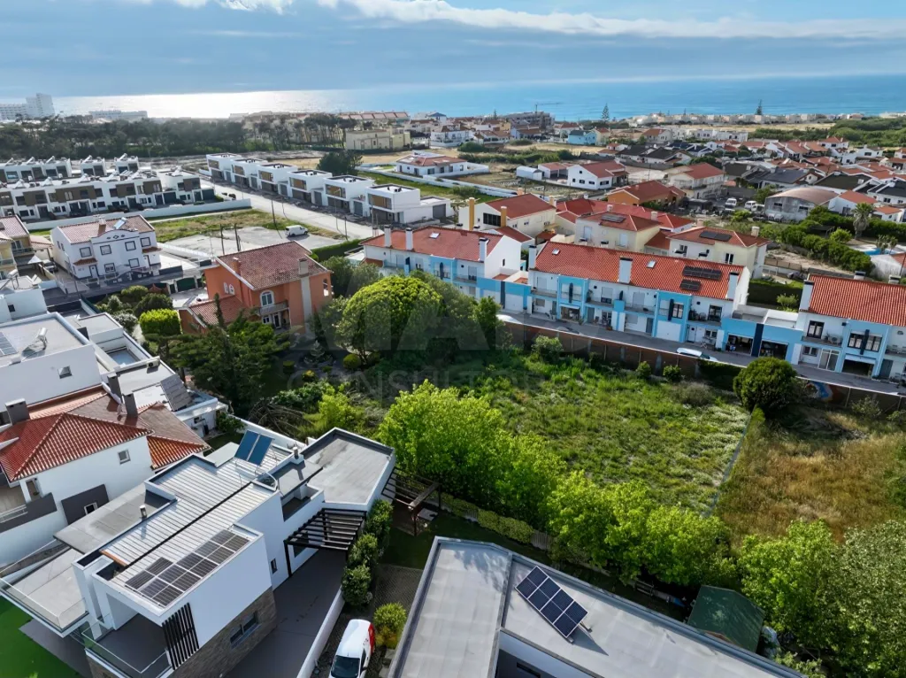Moradia T5 de Prestígio com Vista Mar, Terreno de 2.075 m² e Detalhes Artísticos Exclusivos