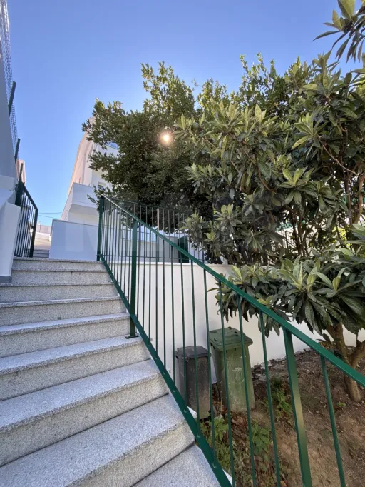 Prédio com três apartamentos T2 em Estoril - Cascais