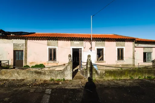 Moradia Térrea T2+1 c/ 2 casas de banho e logradouro