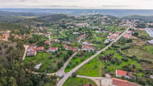 🏡 Oportunidade Única: Moradia Centenária inserida em lote 2560m2
