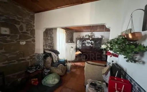 Moradia térrea em pedra pronta a habitar, próxima da praia de Vila Praia de Âncora