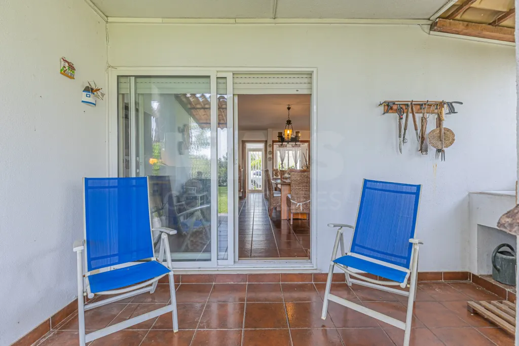 Moradia Contemporânea com terreno 700m2 em Soltroia – Próxima da Praia