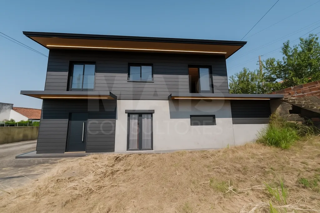 House 5 Bedrooms with Warehouse and Land, Usseira, Óbidos