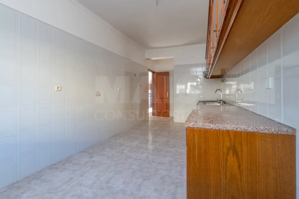 Oportunidade no Porto Alto, moradia T4+1 com 204m2 e logradouro.