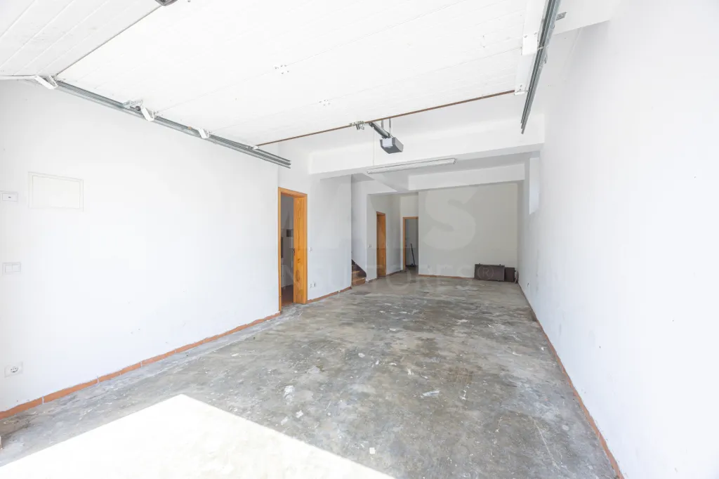 Moradia T6 Remodelada com Vista para a Serra de Montejunto
