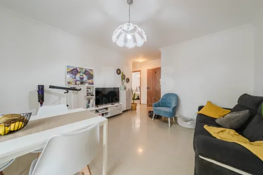 Apartamento T2 no Centro com Garagem e Estacionamento