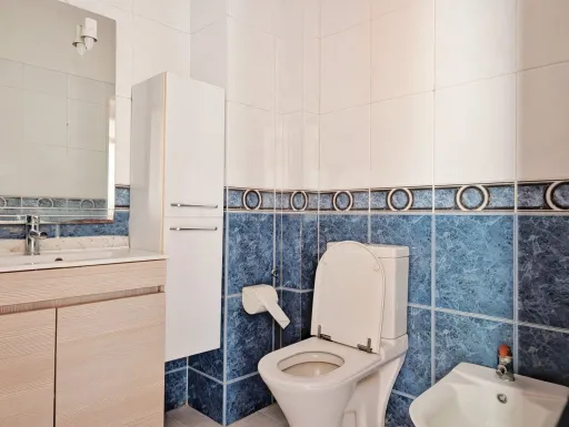 Apartamento T2 com 2 varandas fechadas e Prédio com Elevador – Varzinha, Setúbal