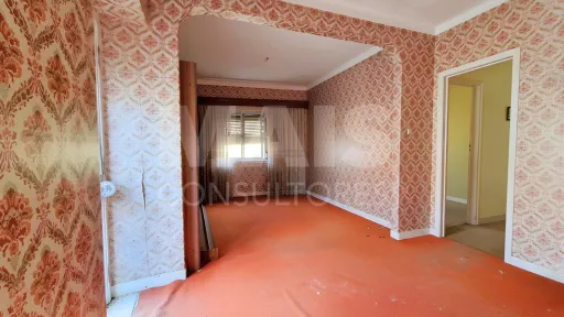 Building in the Historic Center of Peniche with High Investment Potential and Profitability