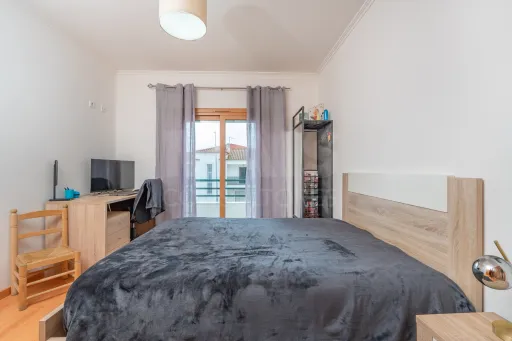 Apartamento T3 com 4 Varandas, Excelentes Áreas e Conforto Total – Praceta Tranquila, no Porto Alto em Samora Correia