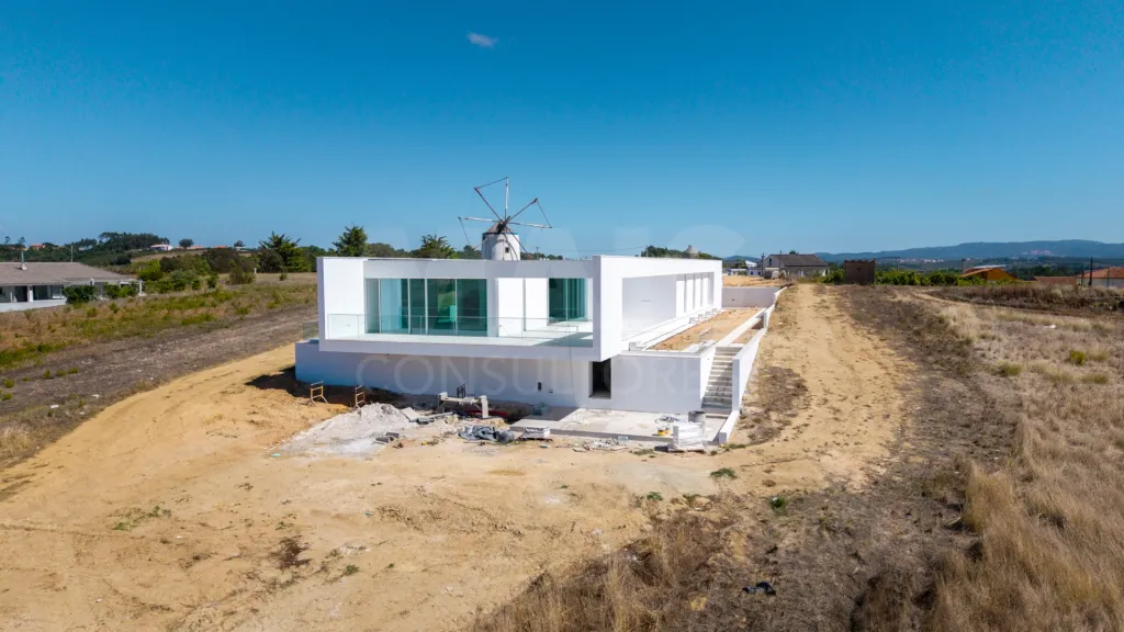 4-bedr. house on 2-hectare plot in Carvalhal
