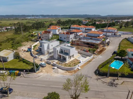 Moradia T3 (3 Suítes) com piscina e jardim - Salir do Porto