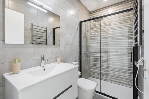 Moradia semi-nova T3 com piscina e vista mar