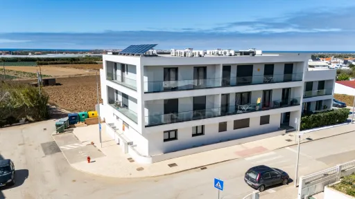 Apartamento T3 semi-novo vista mar com garagem