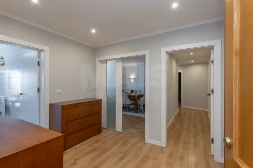 Magnificent T3 Alto Santa Catarina with 2 parking spaces and 2 storage rooms