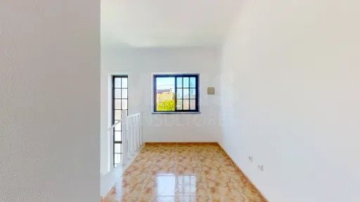 Moradia Isolada T3 com Jardim Privativo na Aroeira – Viva entre o Pinhal e o Mar