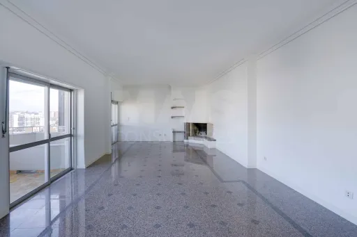 T5 no Lumiar - varandas e garagem