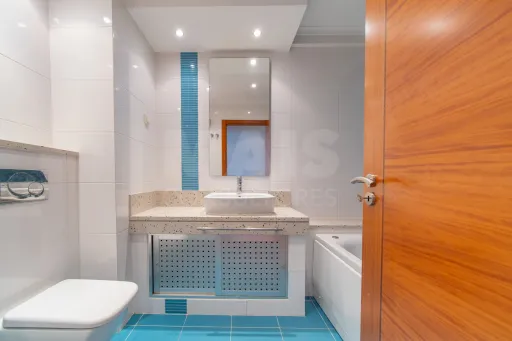 Apartamento T3 com garagem e arrecadação