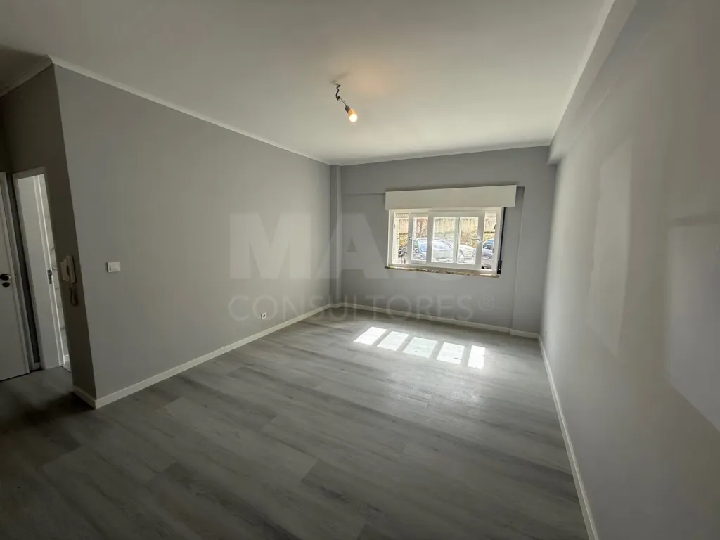 Apartamento T2 Oeiras Com Arrecadação