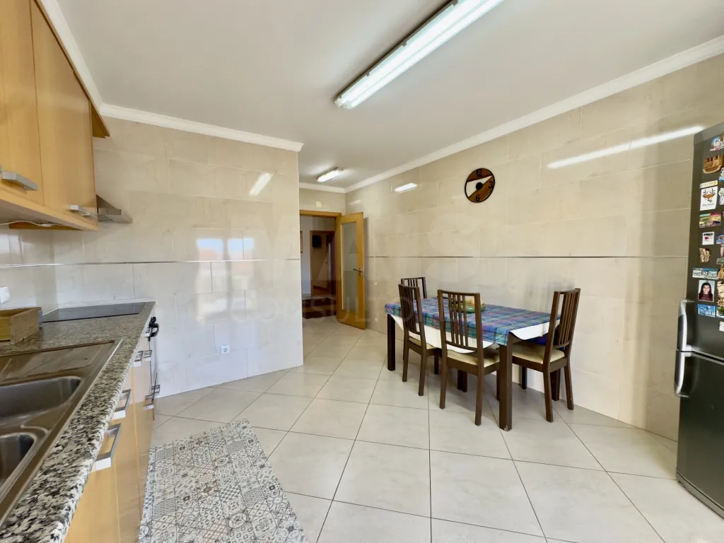 Apartamento T3 com suíte e garagem em Peniche