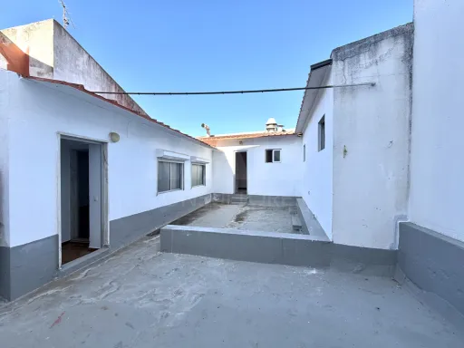 Apartamento T1+2 com terraço no centro de Samora Correia