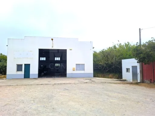 Armazém Industrial com 220m2 em Atouguia da Baleia
