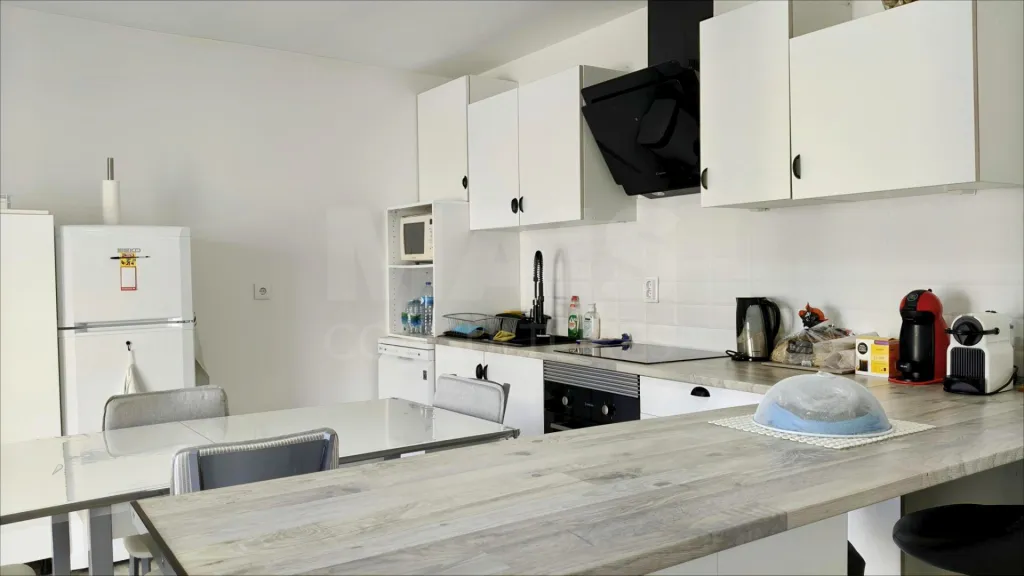 MORADIA T3 Remodelada, Mobilada c/ Suite Master, Terraço, Garagem, Vista Serra, Perto das Praias!