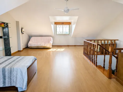Moradia T3+1 pronta a habitar | Garagem fechada, pátio com churrasqueira e a 5 min das praias !