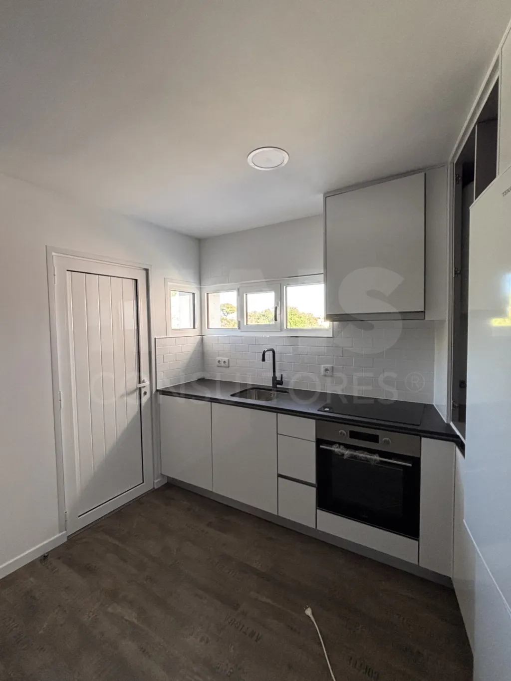 Prédio com três apartamentos T2 em Estoril - Cascais
