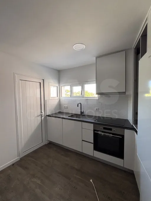 Prédio com três apartamentos T2 em Estoril - Cascais