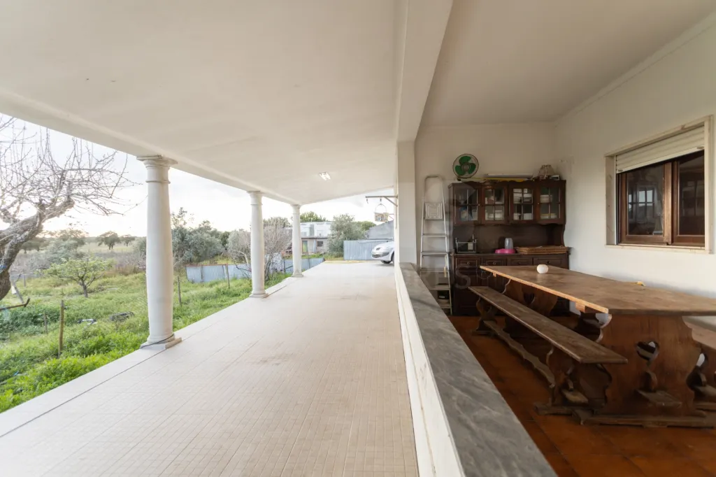 Moradia Térrea V3 com terreno urbano de 3780m2 no Alentejo