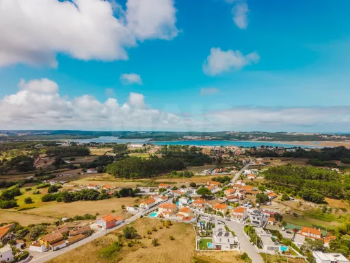 Moradia T3 Térrea com Garagem e Pátio no Nadadouro