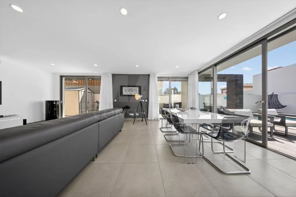 Moradia T4 com Piscina e Rooftop a minutos da Praia | Salir do Porto