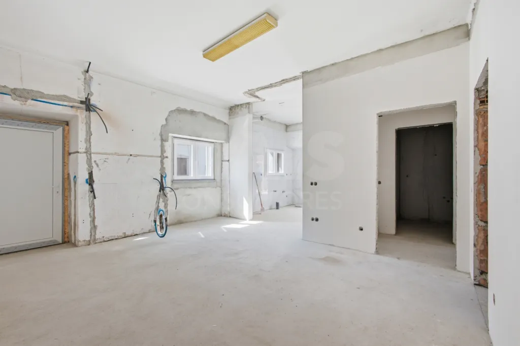Apartamento T2 novo com quintal e estacionamento