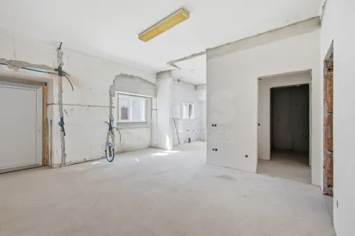 Apartamento T2 novo com quintal e estacionamento