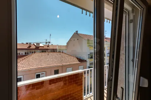 T2 with Double Living Room and Two Fronts - Castanheira do Ribatejo