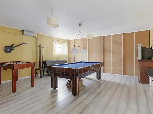 5-Bedroom House with Pool, Garage and Games Room - Vale Fetal, South Bank