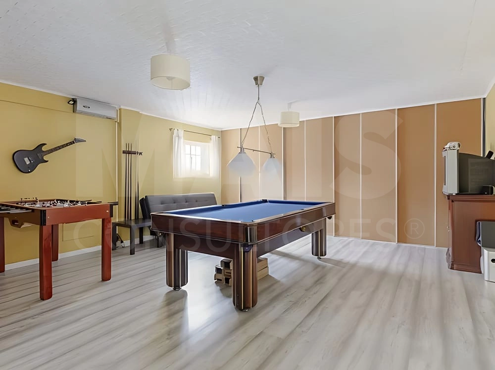 Moradia T5 com Piscina, Garagem e Sala de Jogos – Charneca da Caparica