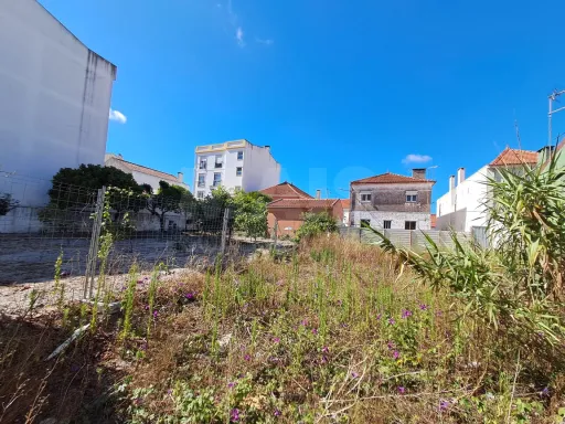 Terreno para construção de prédio junto à Fonte Luminosa
