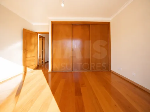 2-Bedroom + 1 Apartment in a Private Condominium | 167 m² | 2 Parking Spaces | Jardim do Torel