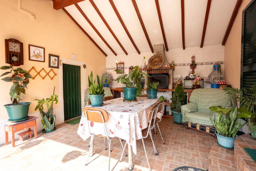 Moradia T3 isolada com Garagem na Branca
