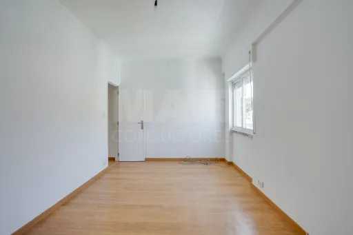 T2 Remodelado na Ramada | 3 Frentes | Excelente Luz Natural
