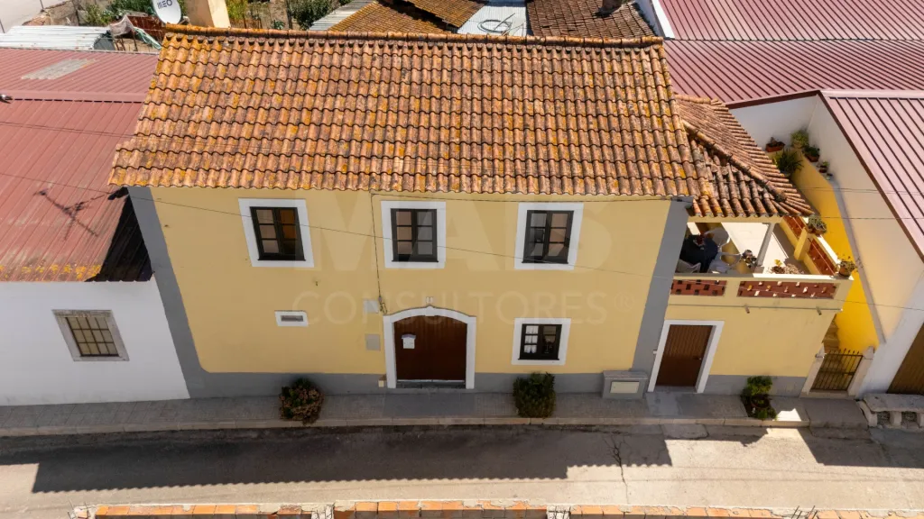 Moradia T2 + 1 com armazém de 138m²