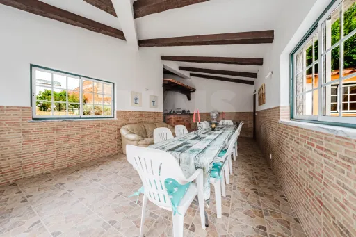 Moradia T5 com 2 Anexos em Terreno com mais de 1.400 m²