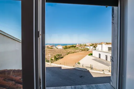 Moradia T4 c/ Logradouro, Garagem e Vista Mar!