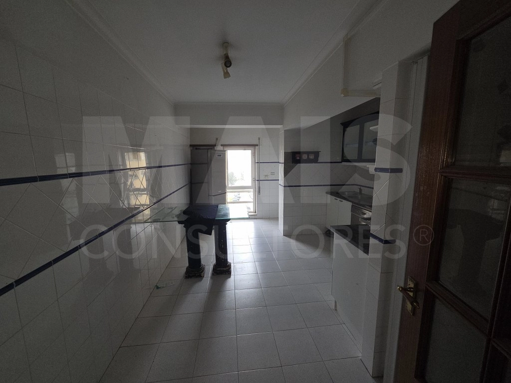 🏠 Apartamento T3 Estratégico no Carregado – Conectividade e Comodidade