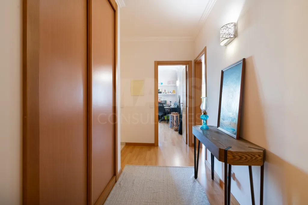 Andar de Moradia T4 com Terraço em Agualva-Cacém