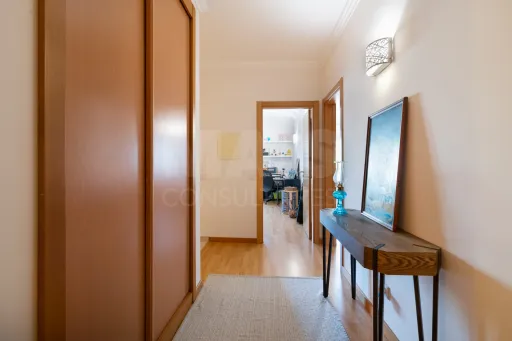 Andar de Moradia T4 com Terraço em Agualva-Cacém