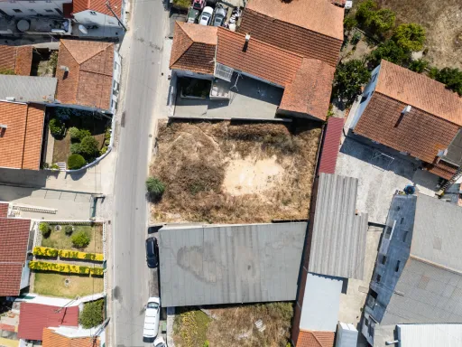 Terreno Urbano com Projeto Aprovado | Furo de Água e Opção Chave na Mão